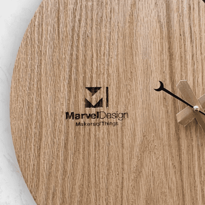 ساعة حائط من خشب الأرو