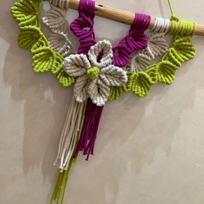 معلقه مكرميه الوان 