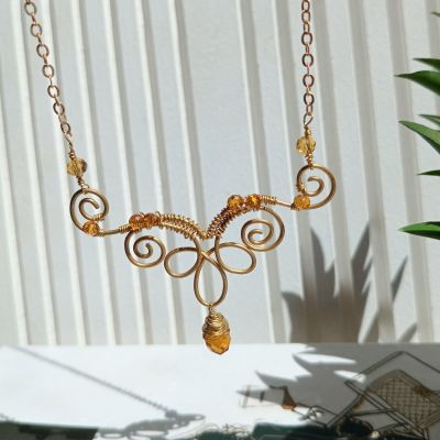 عقد نحاس بخرز كريستال 