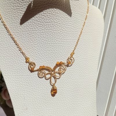 عقد نحاس بخرز كريستال 