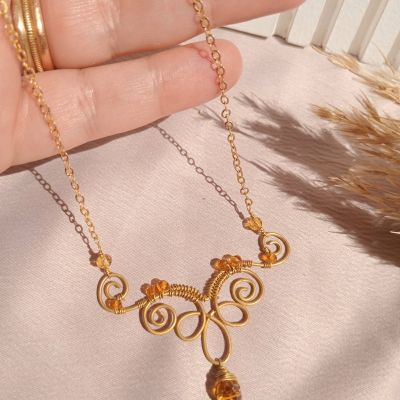 عقد نحاس بخرز كريستال 