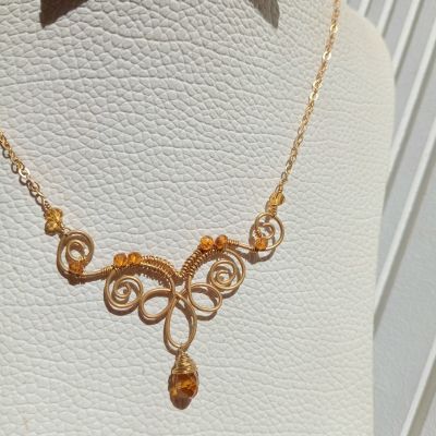 عقد نحاس بخرز كريستال 