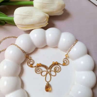 عقد نحاس بخرز كريستال 