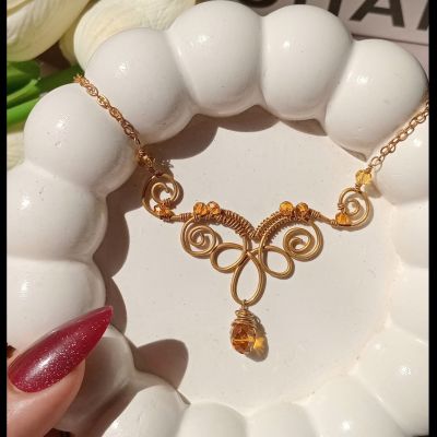 عقد نحاس بخرز كريستال 