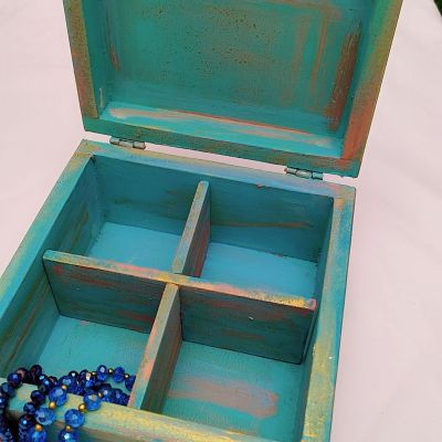 Accessory box.