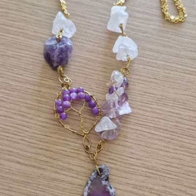 عقد هاند ميد من النحاس والأحجار الكريمة باللون البنفسجي المميز 💜💜💜