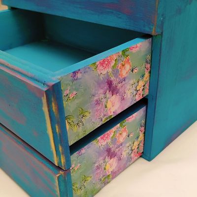 .منظم مستحضرات التجميل 