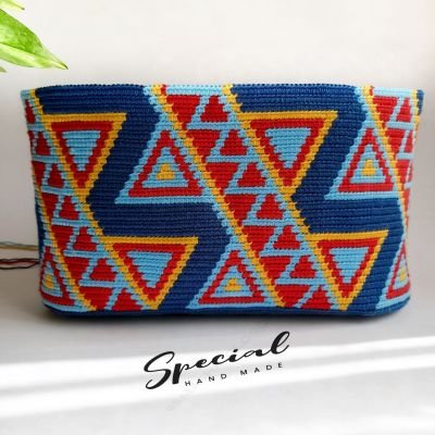 Tabstri shoulder bag.