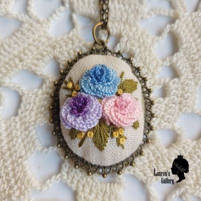 Embroidery necklace