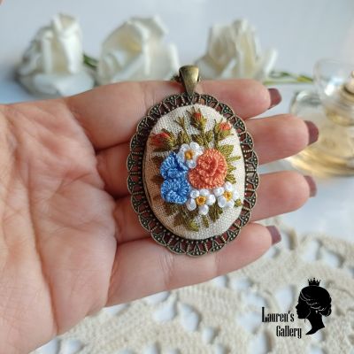 Embroidery necklace