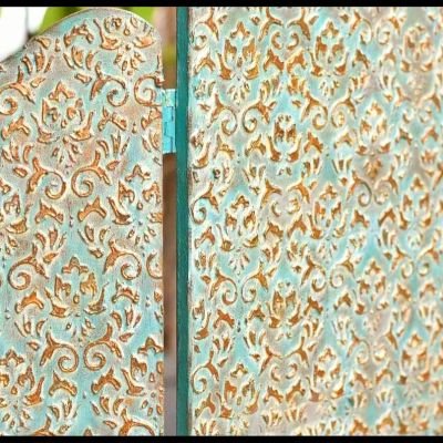 برافان أنتيك بأويمات وشغل بارز في الخلف خشب سويدي