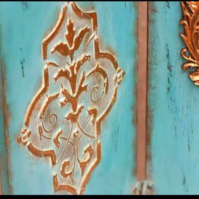 برافان أنتيك بأويمات وشغل بارز في الخلف خشب سويدي