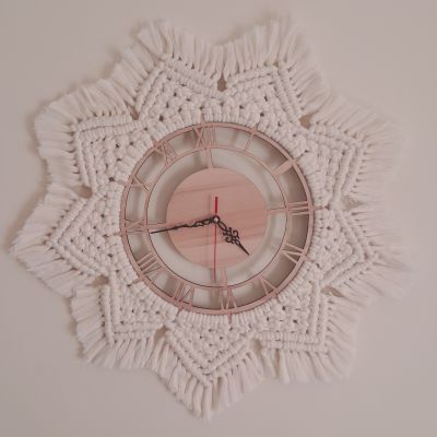 ساعة بوهو بخيوط المكرميه