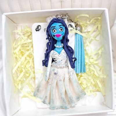 ميدالية مفاتيح العروس الجثه