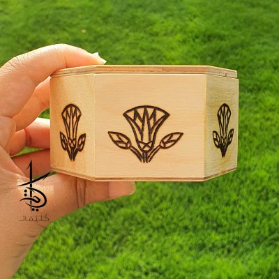 صندوق الجمال - حرق يدوي على صندوق سداسي الشكل