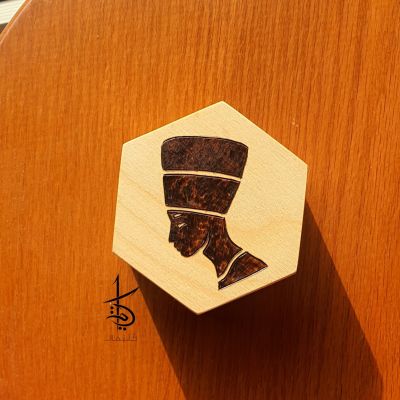 صندوق الجمال - حرق يدوي على صندوق سداسي الشكل