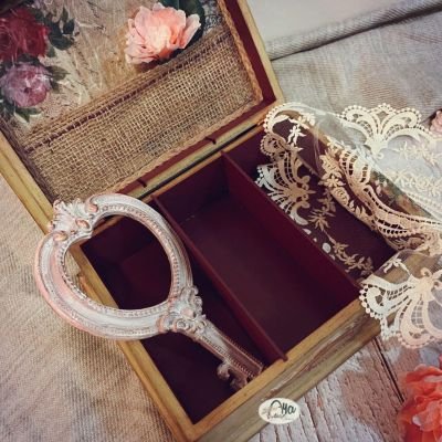 صندوق اصفر عتيق