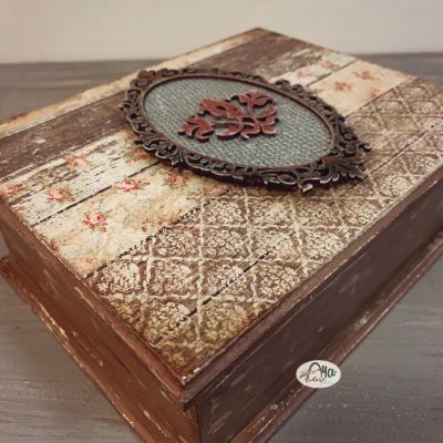 "صندوق خشبي عتيق."