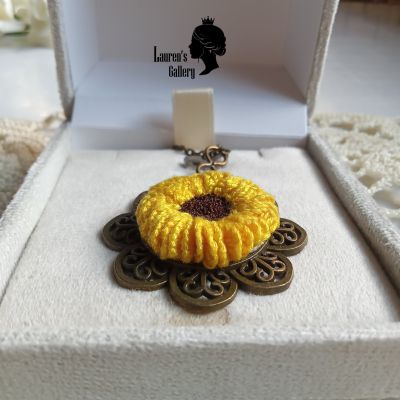 قلادة مطرزة 