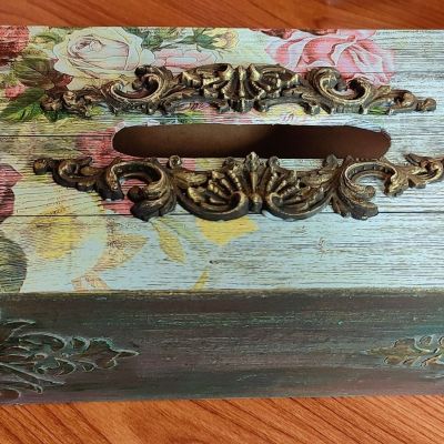 غطاء علبة المناديل بالديكوباج 