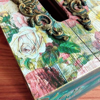 غطاء علبة المناديل بالديكوباج 