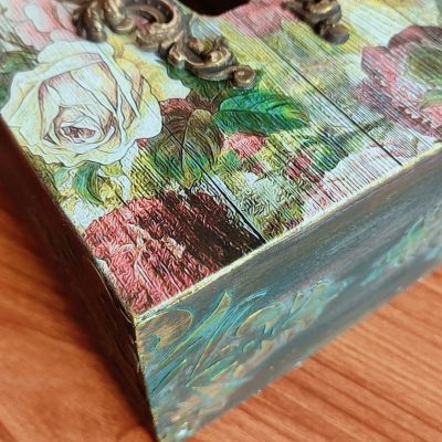 غطاء علبة المناديل بالديكوباج 