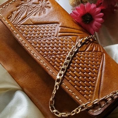 Women's clutch