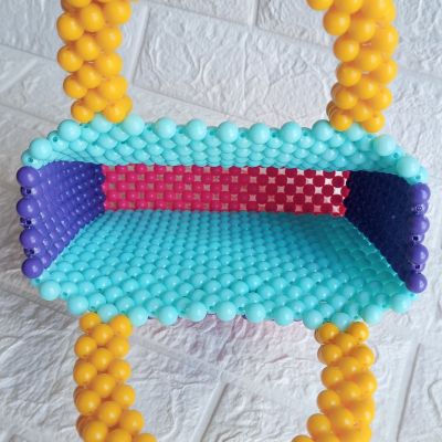 شنطه بالخرز الملون 