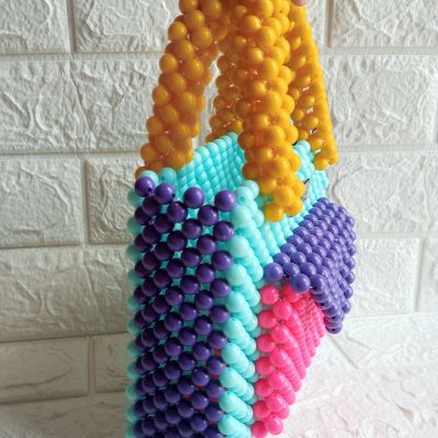 شنطه بالخرز الملون 