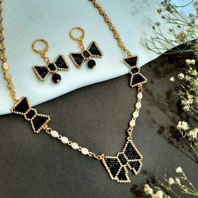 مجموعة تصميم الفيونكة من خرز الميوكى