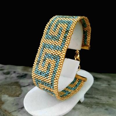 طقم بنمط الفيرزاتشى باللون الفيروزى من خرز الميوكى