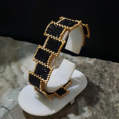 مجموعة بتصميم الشكل المستطيل من خرز الميوكى