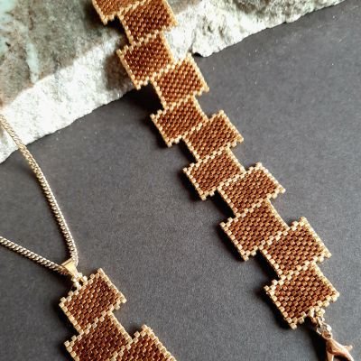 مجموعة بتصميم الشكل المستطيل من خرز الميوكى