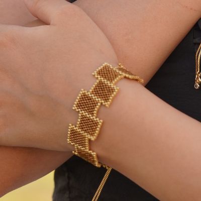 مجموعة بتصميم الشكل المستطيل من خرز الميوكى