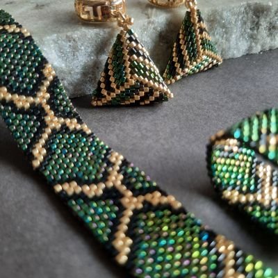 مجموعة تصميم جلد الثعبان باللون الأخضر من خرز الميوكى