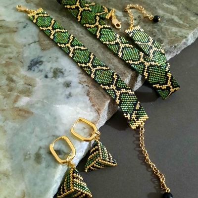 مجموعة تصميم جلد الثعبان باللون الأخضر من خرز الميوكى