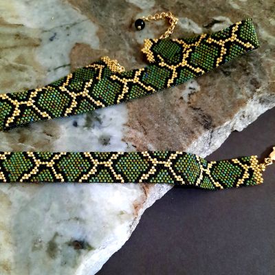 مجموعة تصميم جلد الثعبان باللون الأخضر من خرز الميوكى