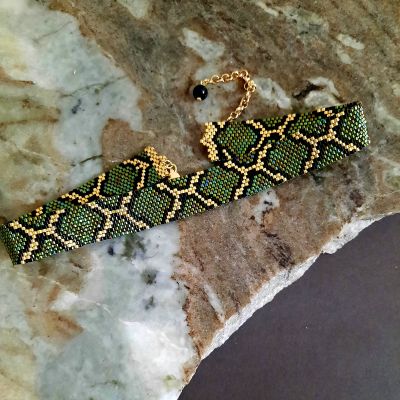 مجموعة تصميم جلد الثعبان باللون الأخضر من خرز الميوكى