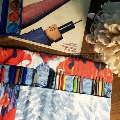 Foldable pencil case