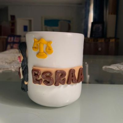 مج من الصلصال الحراري لمحامي