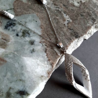 مجموعة ورقة الشجر باللون الأبيض من خرز الميوكى