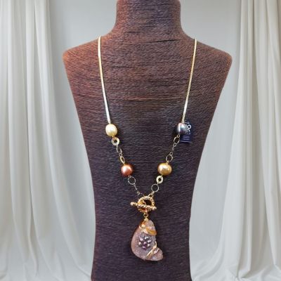 سلسله من احجار الكوارترز والشل بيرل 