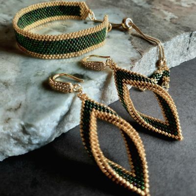 مجموعة ورقة الشجر باللون الأخضر المموج من خرز الميوكى