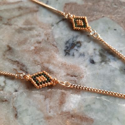 مجموعة ورقة الشجر باللون الأخضر المموج من خرز الميوكى