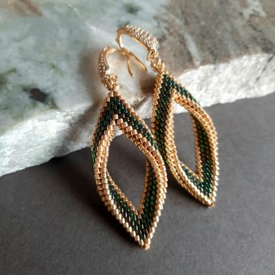 مجموعة ورقة الشجر باللون الأخضر المموج من خرز الميوكى