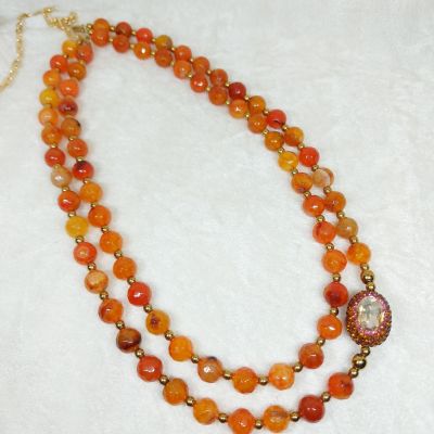 عقد من احجار العقيق