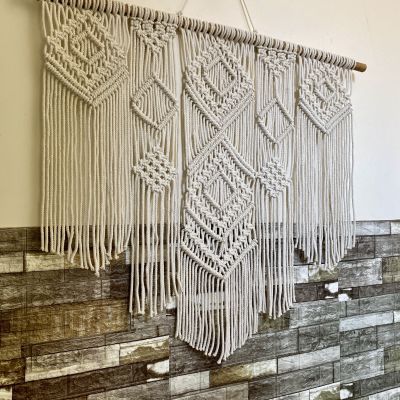 تعليقه حائط مكرميه كبيره 