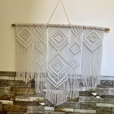 تعليقه حائط مكرميه كبيره 