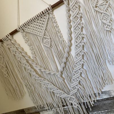 تعليقة حائط مكرميه كبيره 