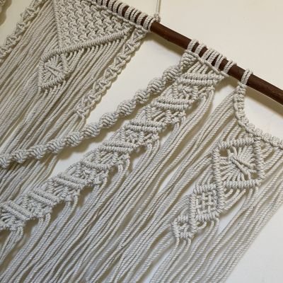 تعليقة حائط مكرميه كبيره 